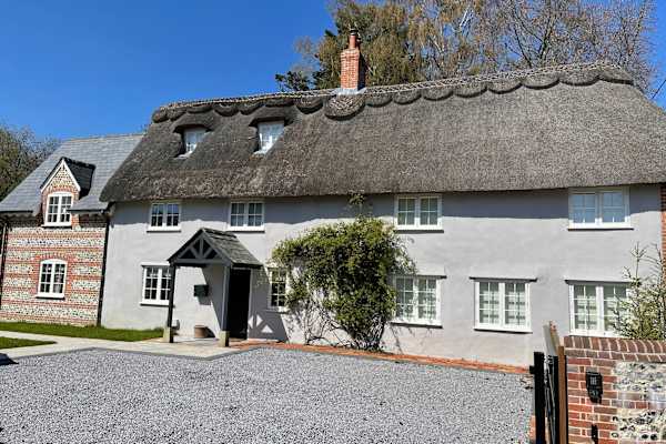 House sit in Blandford Forum, United Kingdom