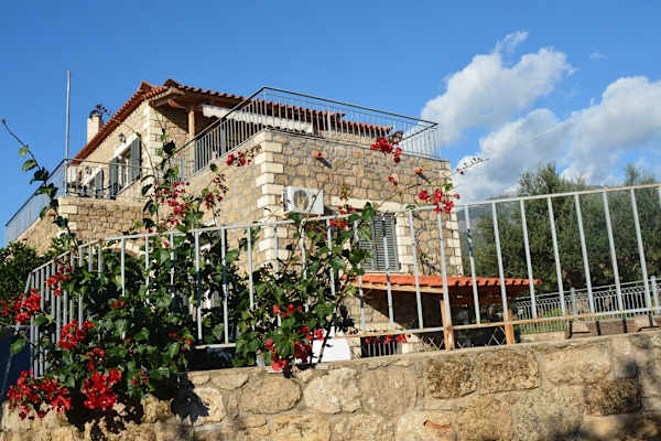 House sit in Áno Rígklia, Greece