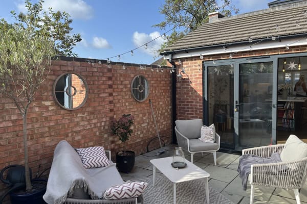 House sit in Cobham, United Kingdom