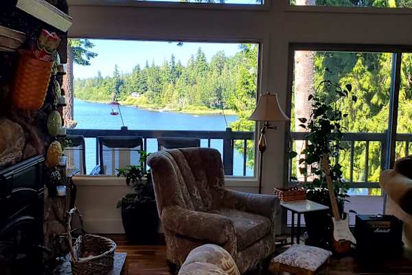 House sit in East Renton Highlands, WA, US