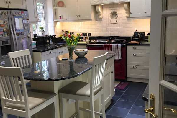 House sit in Woking, United Kingdom