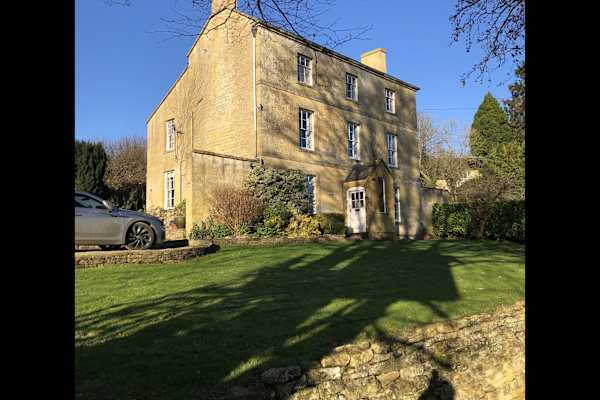 House sit in Bourton on the Hill, United Kingdom