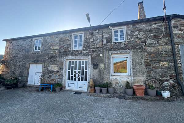 House sit in Lugo, Spain