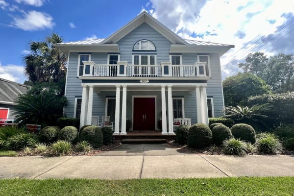 House sit in Gainesville, FL, US