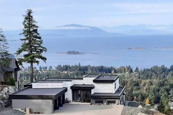House sit in Lantzville, BC, Canada