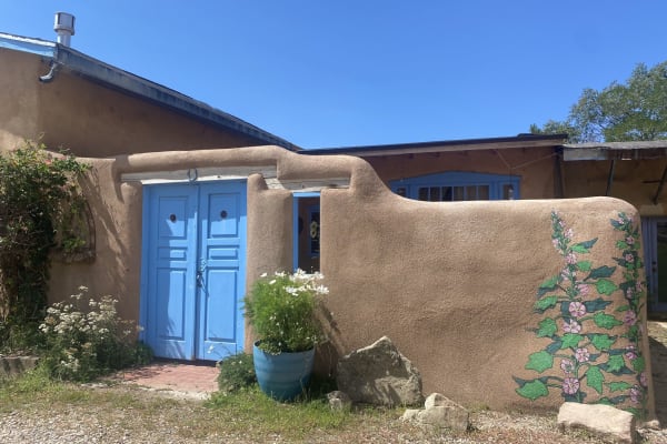 House sit in Ranchos de Taos, NM, US