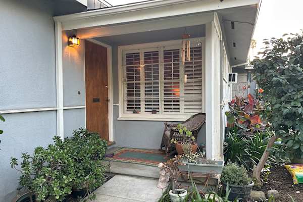 House sit in Pasadena, CA, US