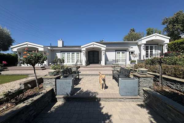 House sit in La Cañada Flintridge, CA, US