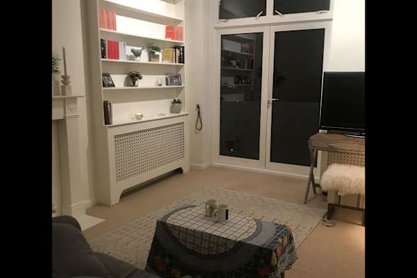 House sit in South Hampstead, United Kingdom