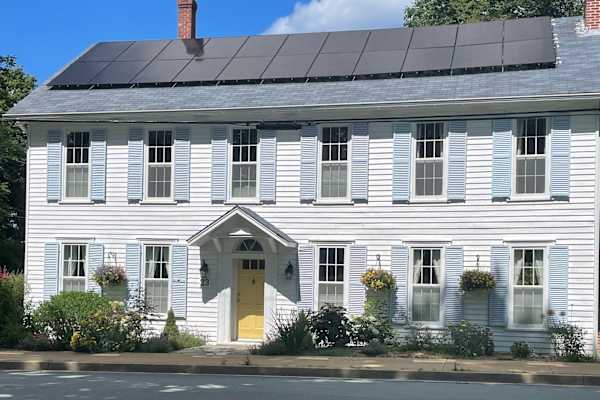 House sit in Liverpool, NS, Canada