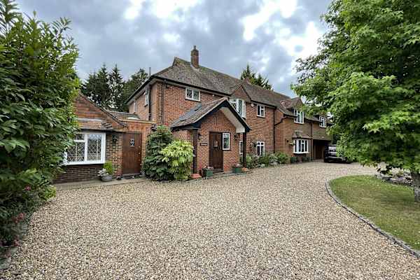 House sit in Kingswood, United Kingdom