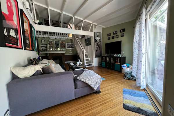 House sit in Van Nuys, CA, US