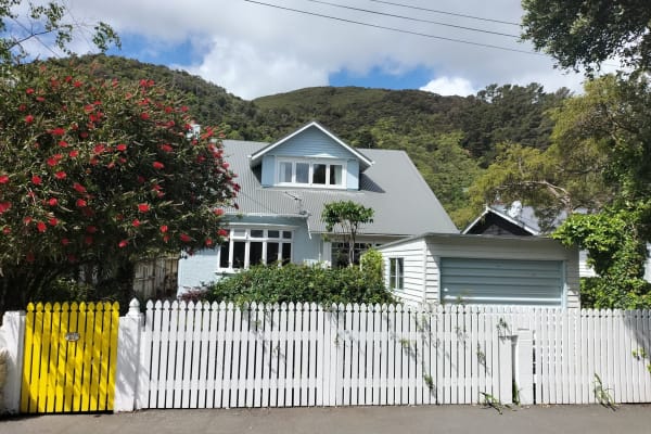 House sit in Eastbourne, New Zealand