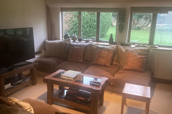 House sit in Pirbright, United Kingdom