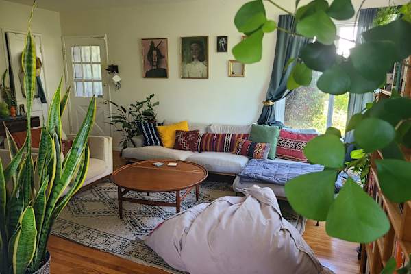 House sit in Los Angeles, CA, US