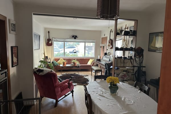 House sit in Glendale, CA, US