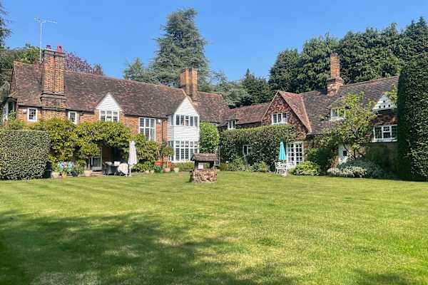 House sit in West Byfleet, United Kingdom
