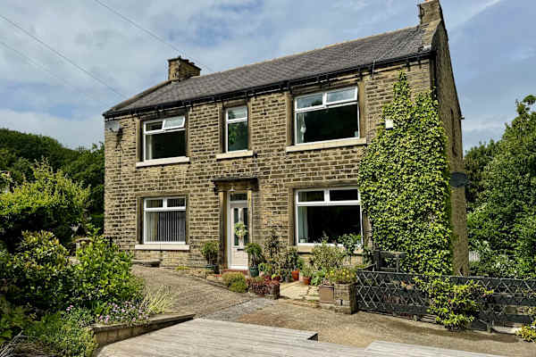 House sit in Linthwaite, United Kingdom