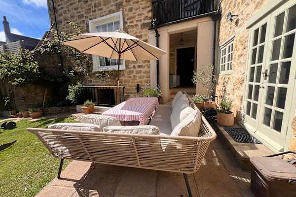 House sit in Sherborne, United Kingdom