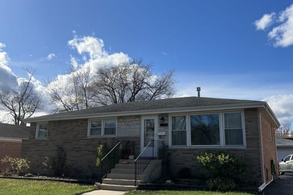 House sit in Chicago, IL, US