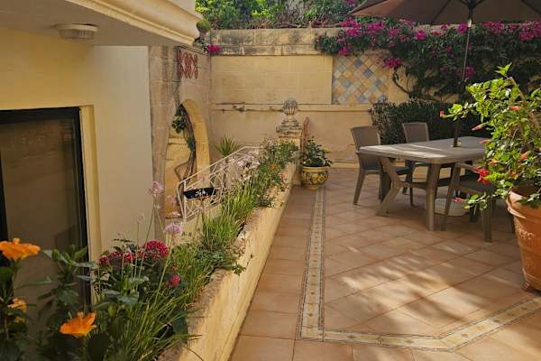 House sit in Naxxar, Malta