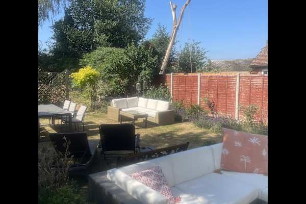House sit in Hersham, United Kingdom