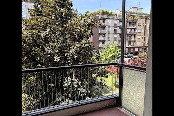 House sit in Milan, Italy