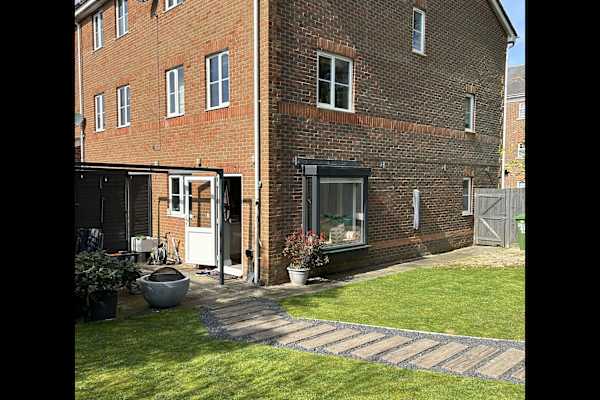 House sit in Horsham, United Kingdom