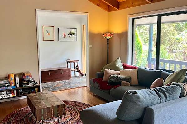 House sit in Woodend, VIC, Australia