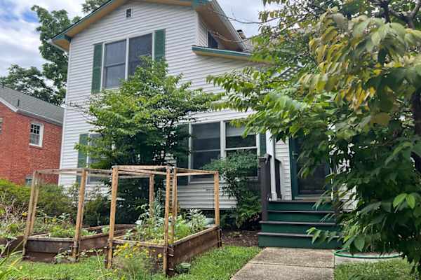 House sit in Takoma Park, MD, US