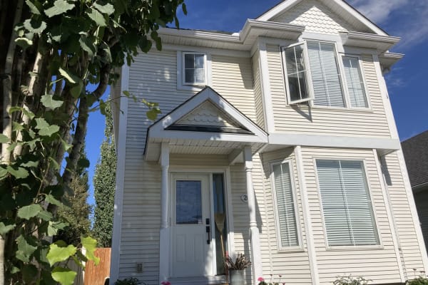 House sit in Calgary, AB, Canada