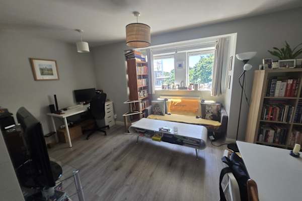 House sit in Wimbledon Park, United Kingdom