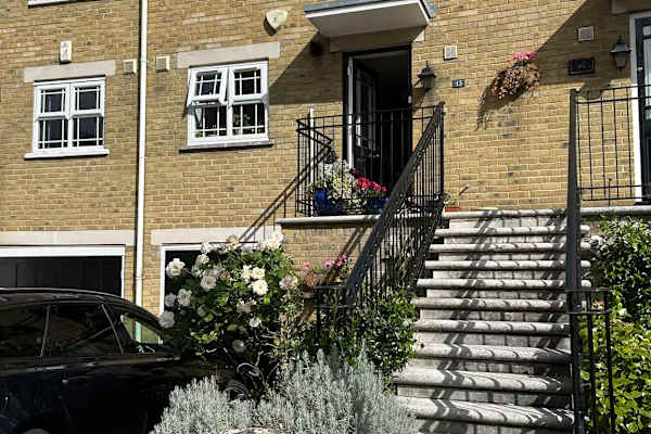 House sit in Wandsworth, United Kingdom