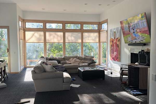 House sit in West Bloomfield Township, MI, US
