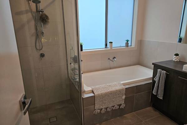 House sit in Cranbourne, VIC, Australia