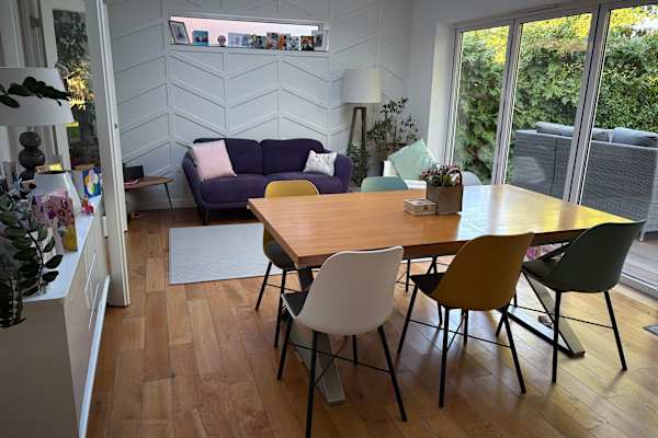 House sit in Woking, United Kingdom