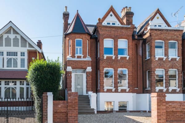 House sit in Kingston upon Thames, United Kingdom