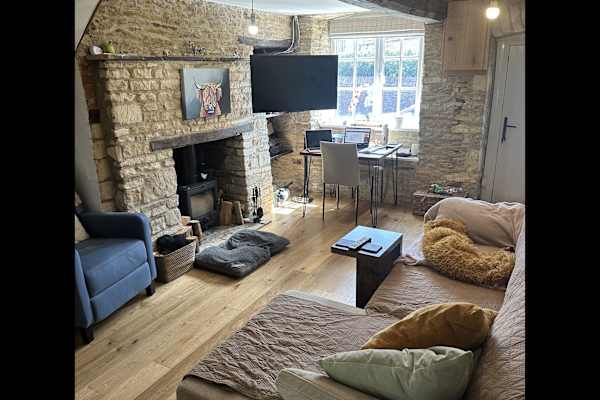 House sit in Tetbury, United Kingdom