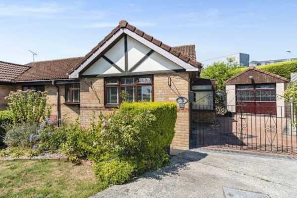 House sit in Bridgend, United Kingdom