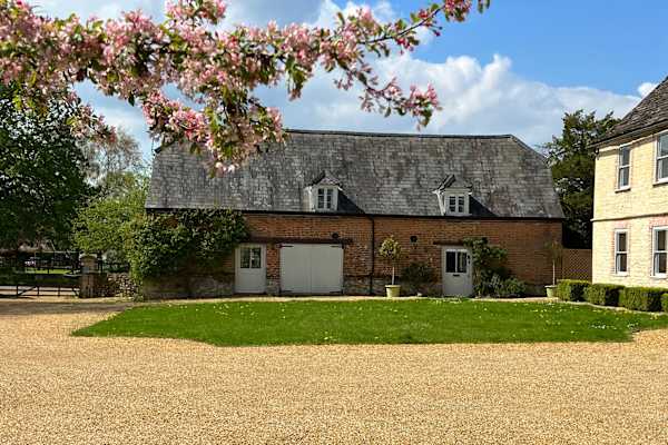 House sit in Tockenham, United Kingdom