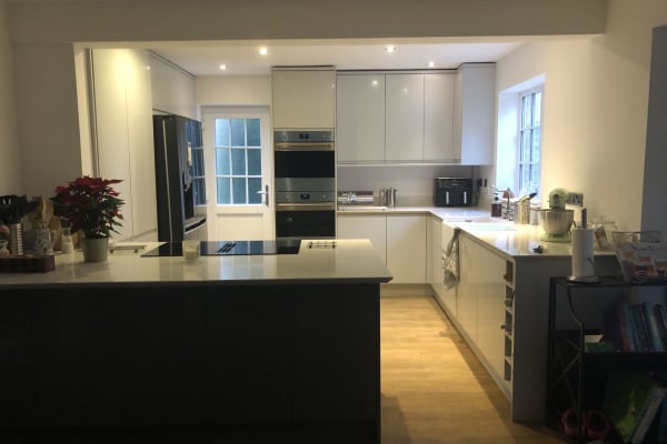 House sit in Bagshot, United Kingdom