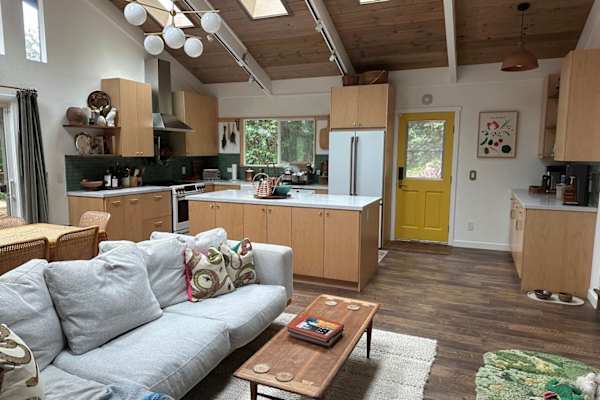 House sit in Forestville, CA, US