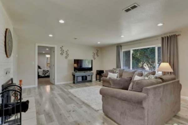 House sit in Puyallup, WA, US