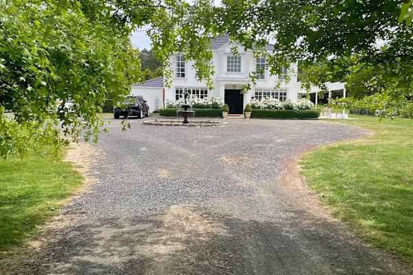 House sit in Gisborne, VIC, Australia