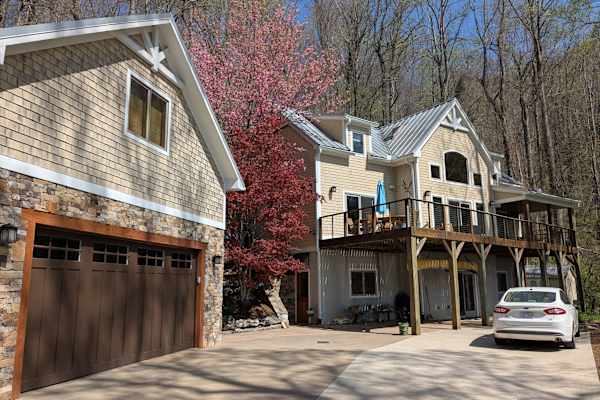 House sit in Asheville, NC, US