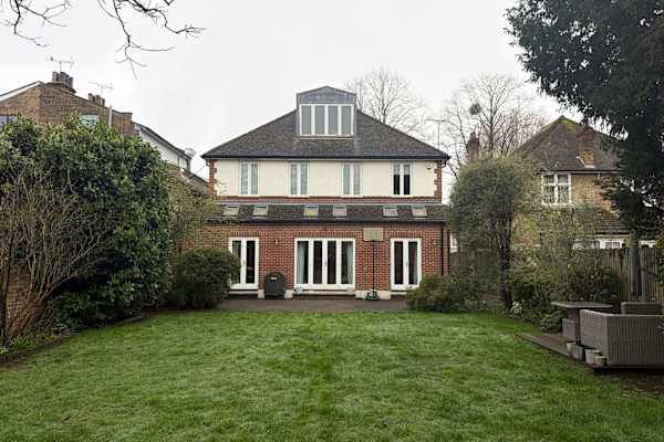 House sit in East Molesey, United Kingdom