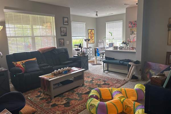 House sit in West Des Moines, IA, US