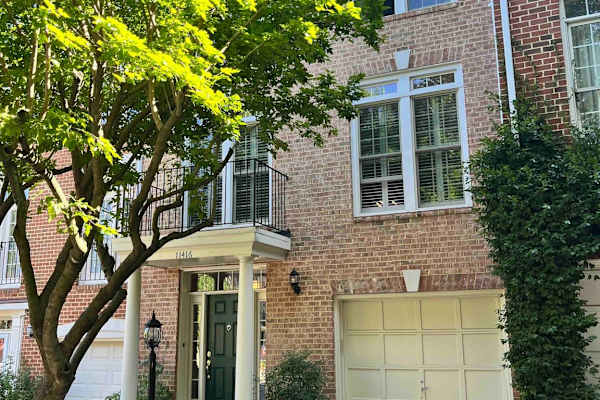 House sit in Reston, VA, US