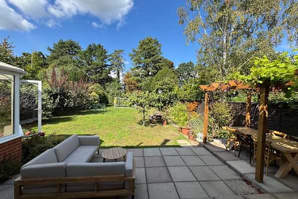 House sit in Farnham, United Kingdom