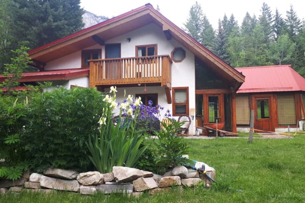 House sit in Golden, BC, Canada